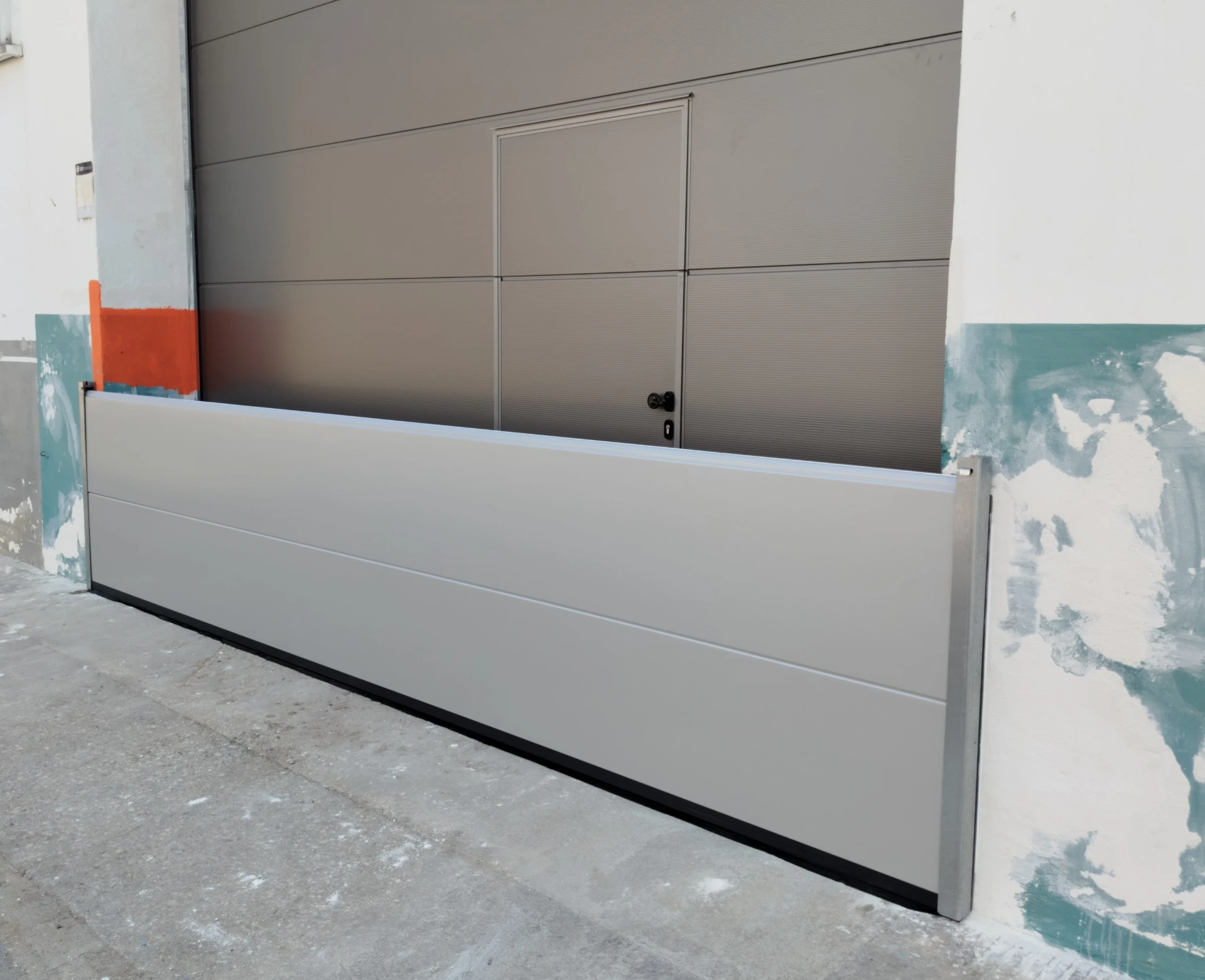 BARRERA ANTIINUNDACIÓN PARA PUERTAS PEATONALES Y DE GARAJE.